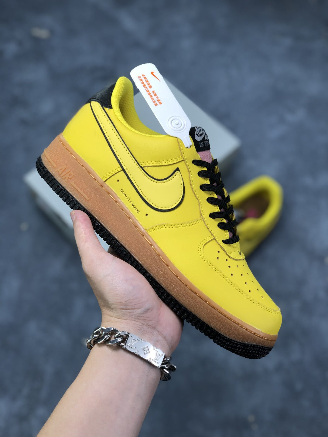 Selected Variant Image