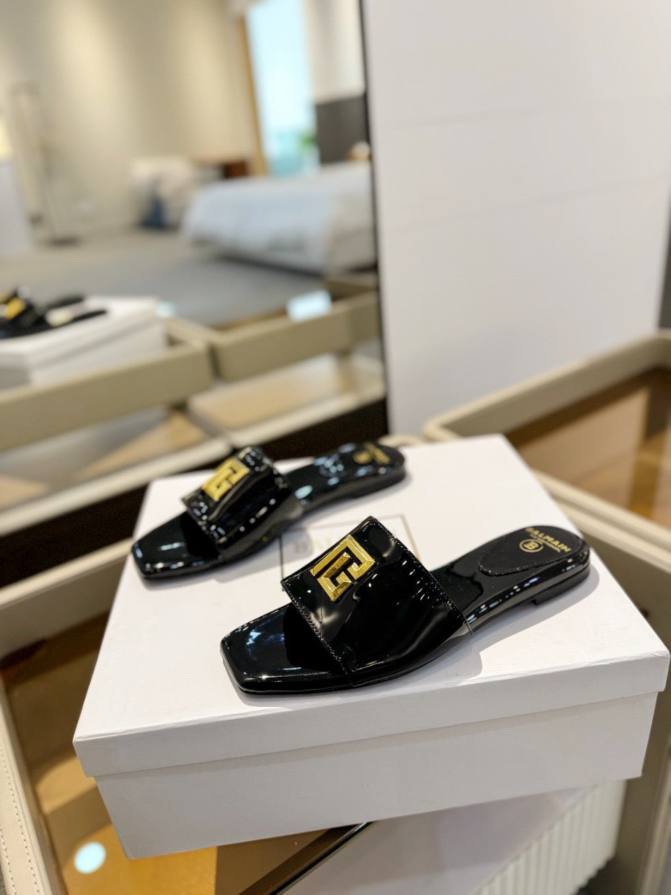 Selected Variant Image