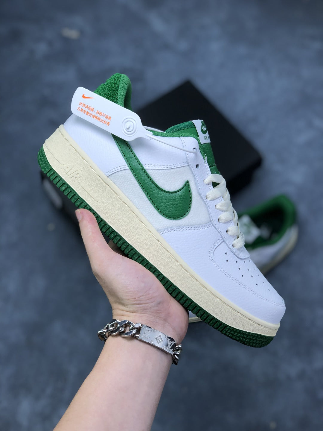 Selected Variant Image