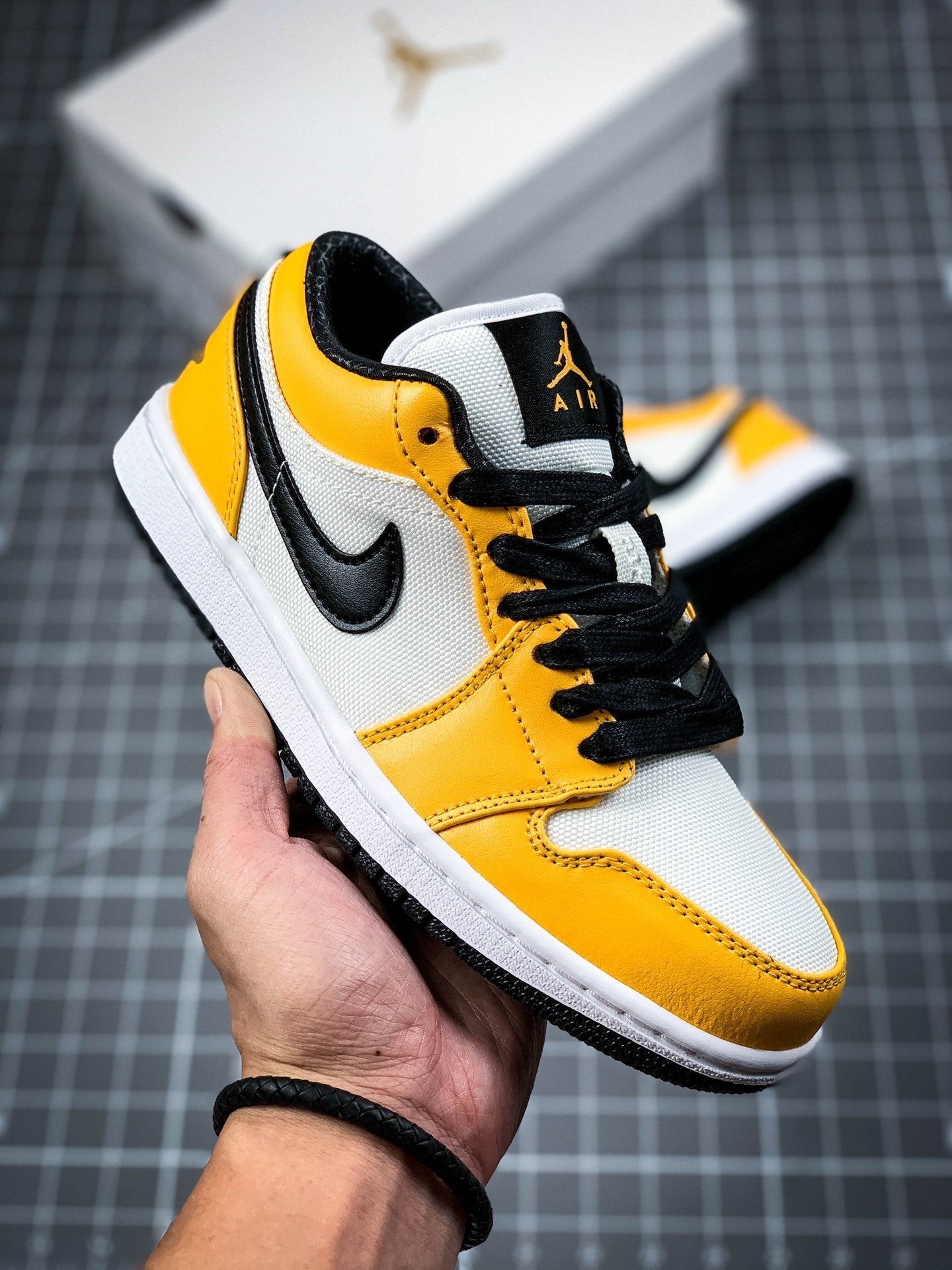 Selected Variant Image