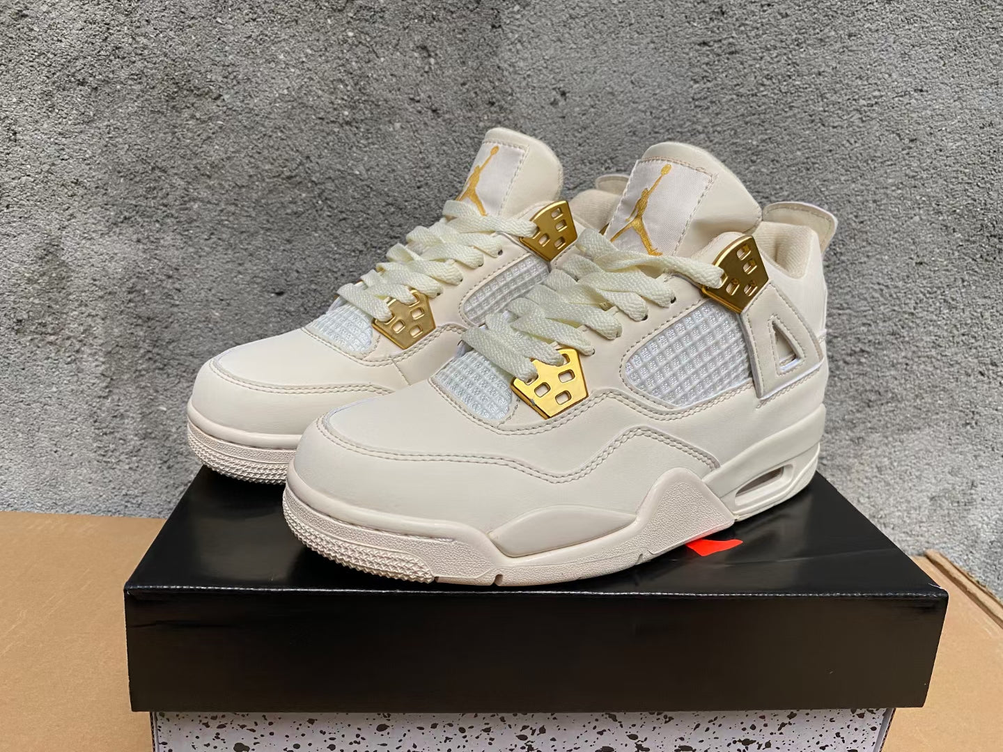 Selected Variant Image