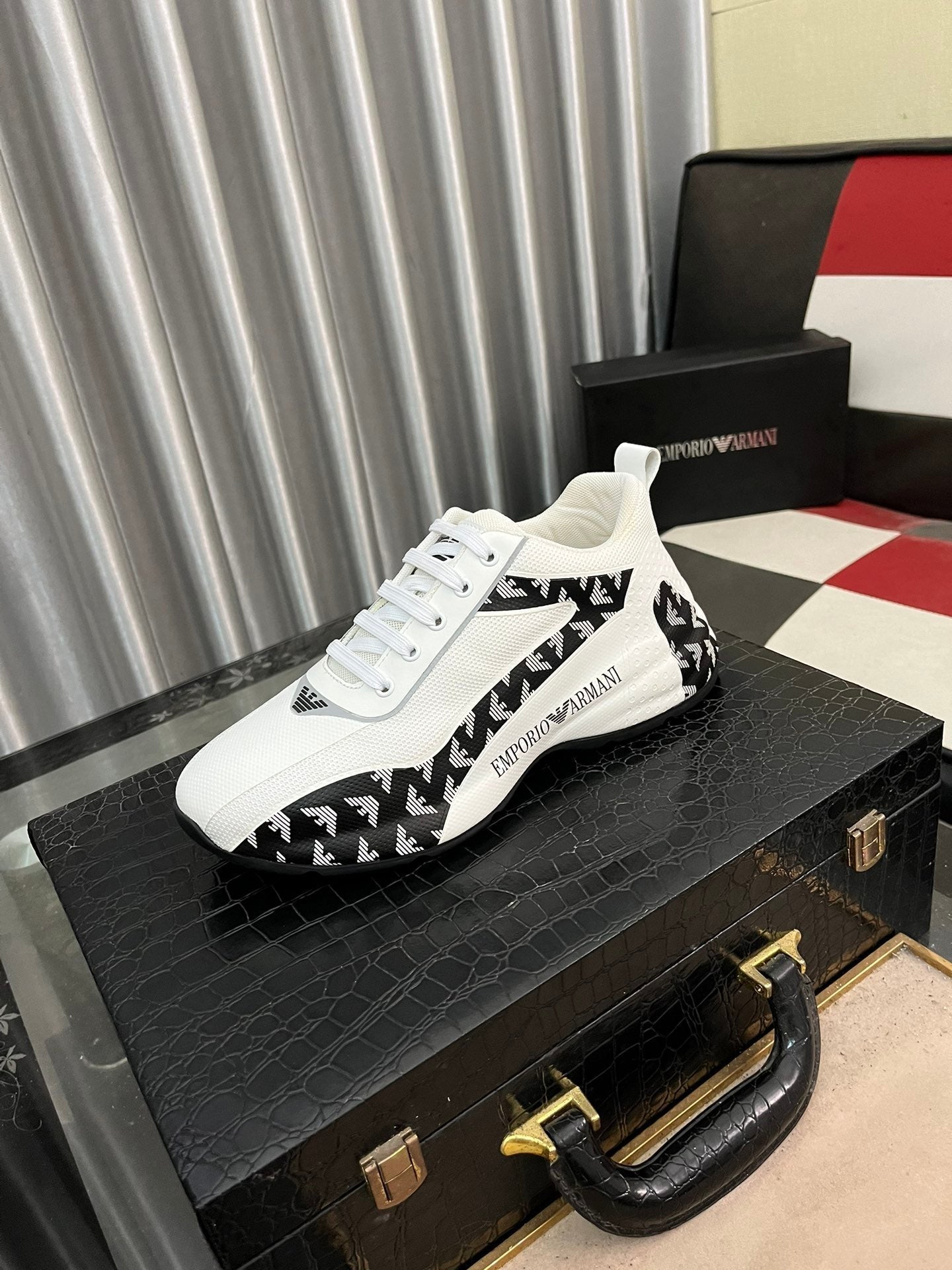 Selected Variant Image