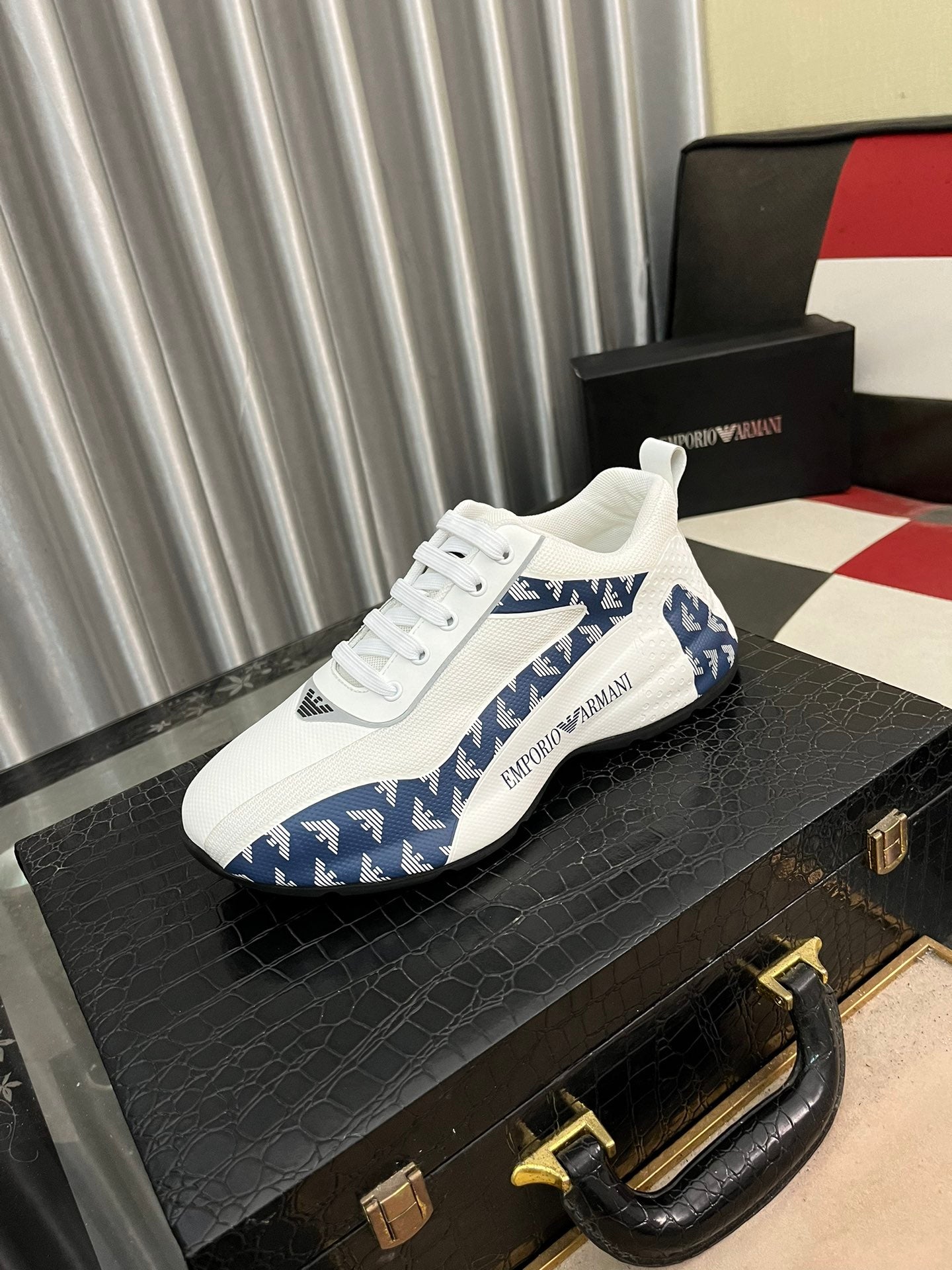 Selected Variant Image