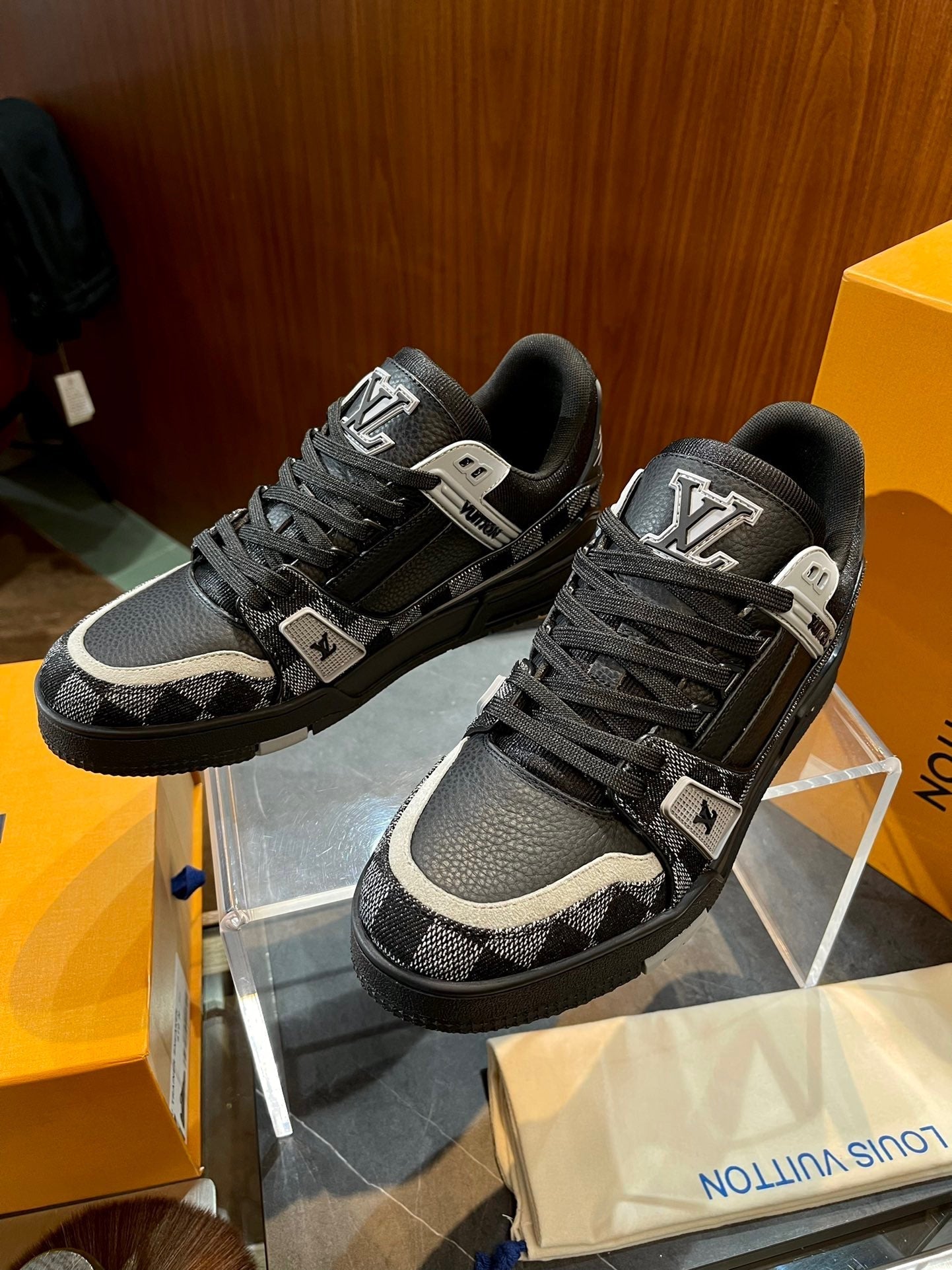 Selected Variant Image