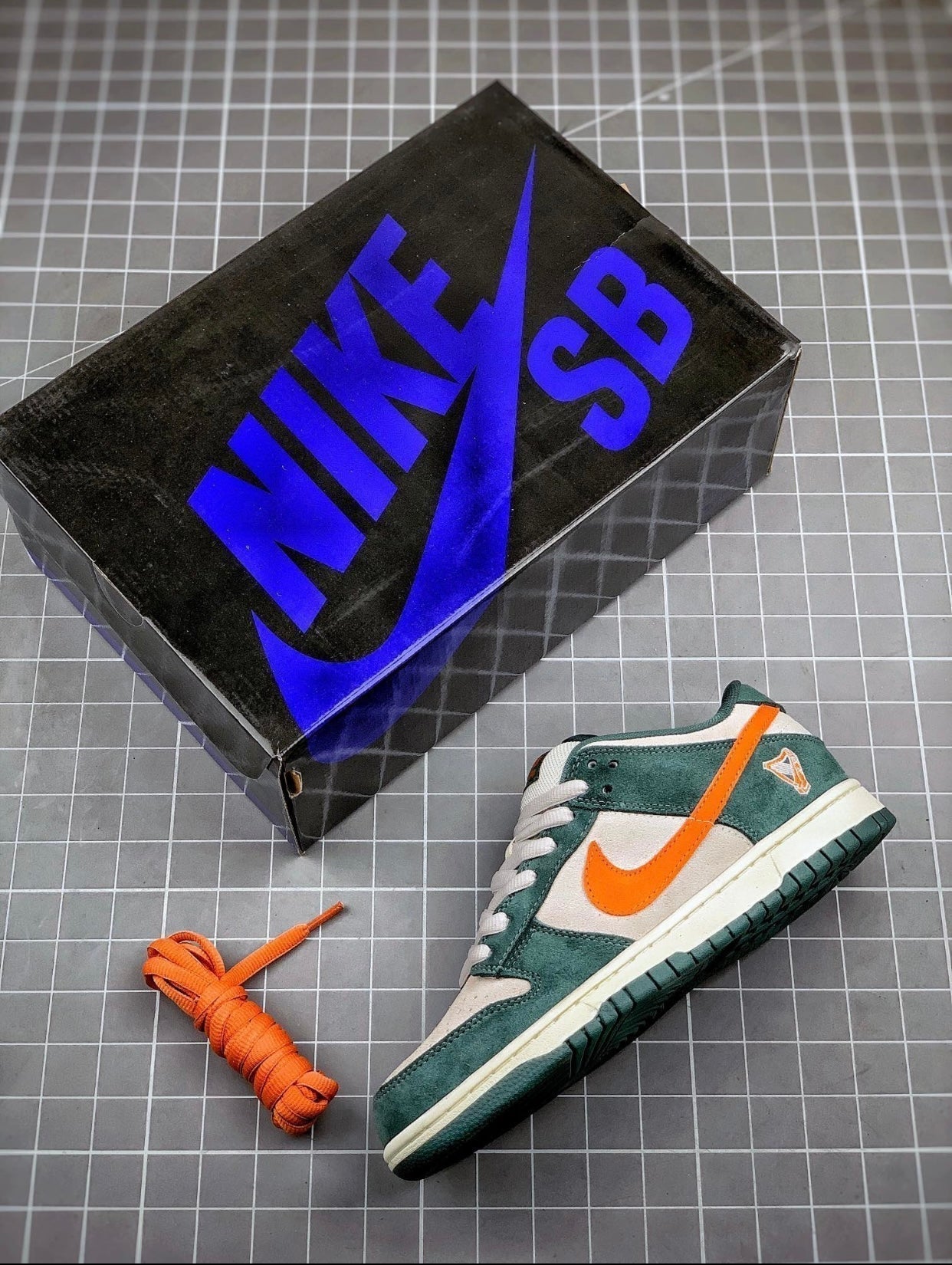 NIKE DUNK LOW